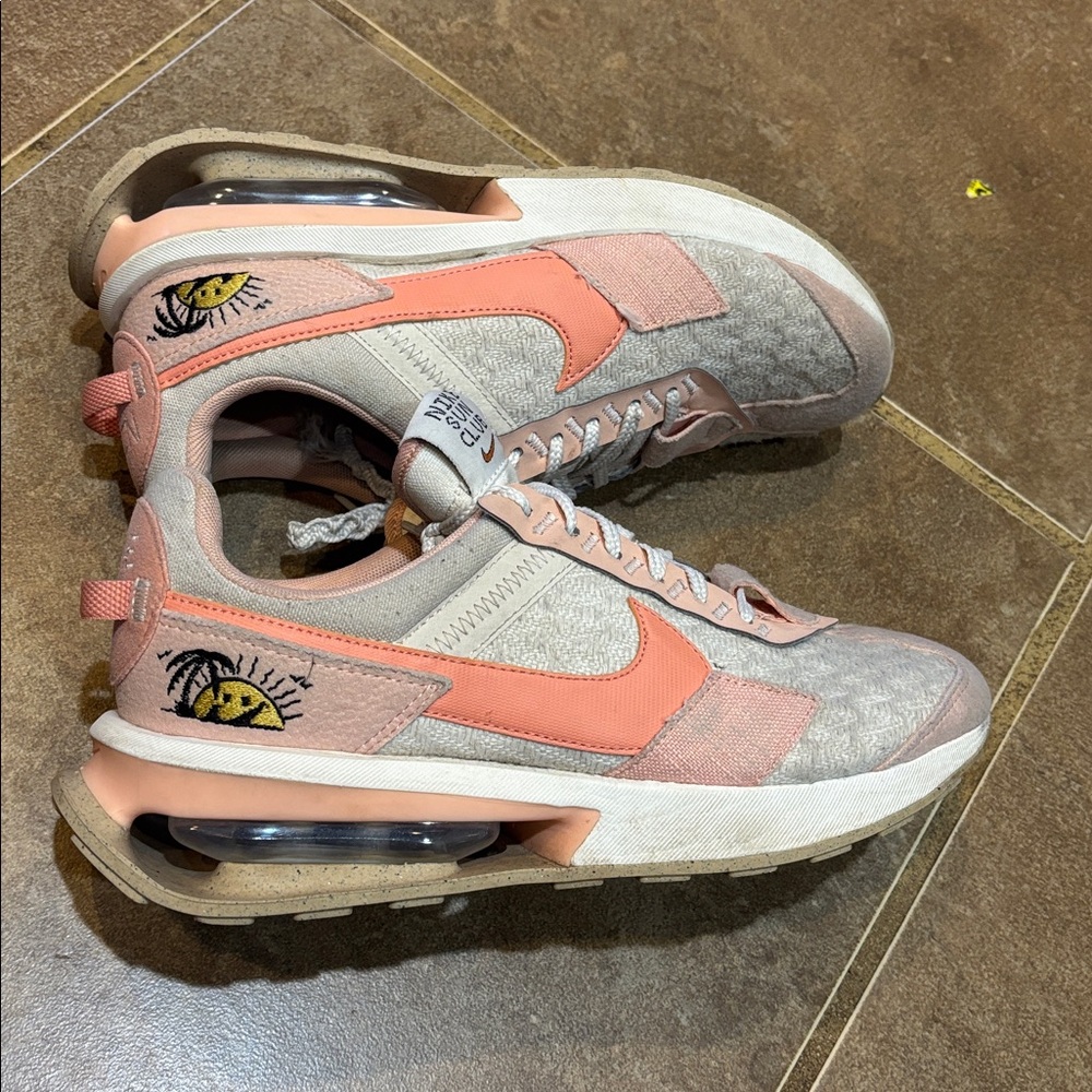 Nike Air Max Pre-Day SE Sun Club Trainers! 9